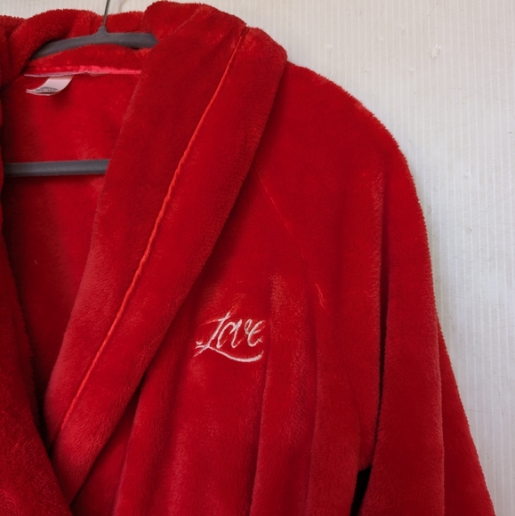 VICTORIA'S SECRET women's red plush soft and cozy fleece bath robe - Picture 7 of 12